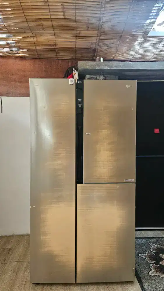 SECOND Kulkas LG side by side kapasitas 679 L 2 Pintu