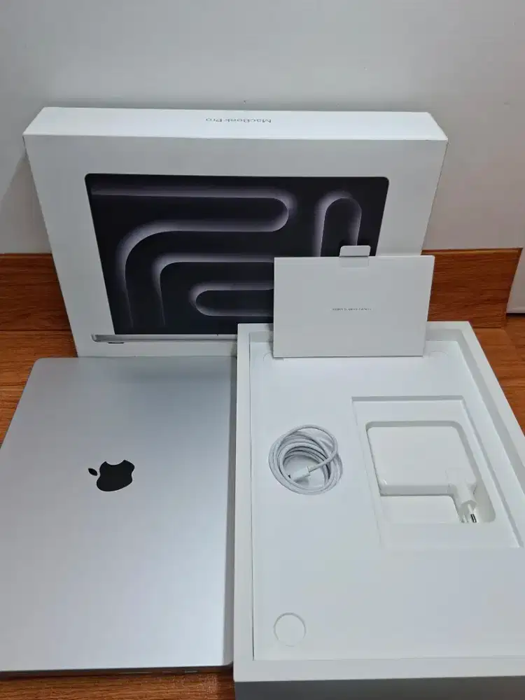 Macbook m4 pro 16inc 24/512 silver