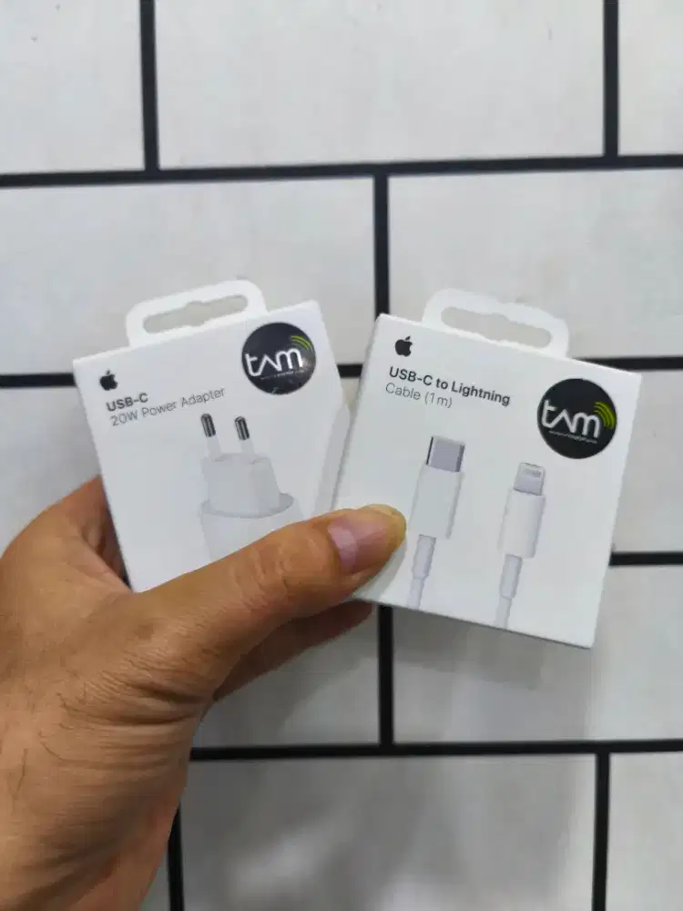 Adaptor iPhone Dan Charger iPhone Original (BARU)