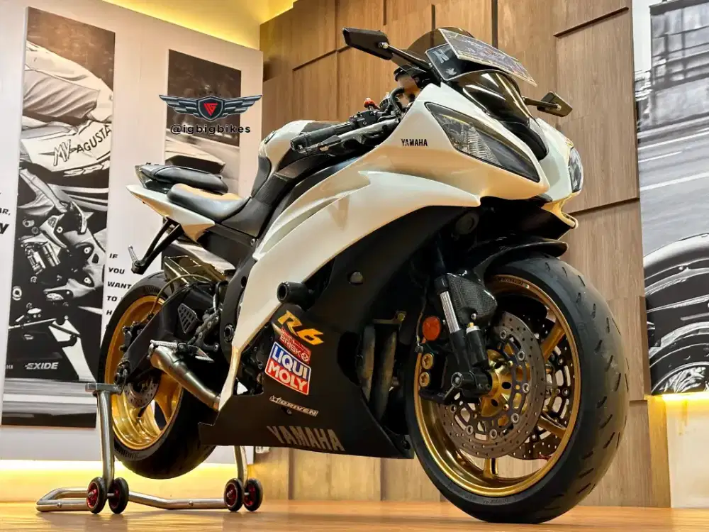 Yamaha R6 putih 2011