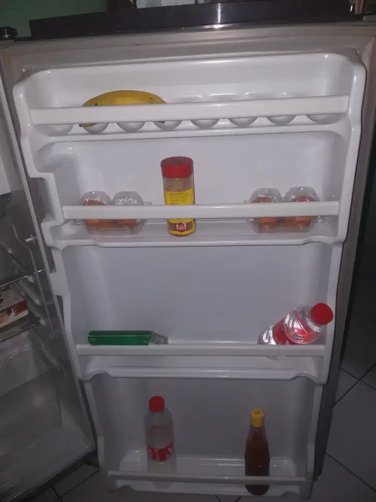 Kulkas 1 pntu br 2 th beku dngin mulus lengkap free lalamove