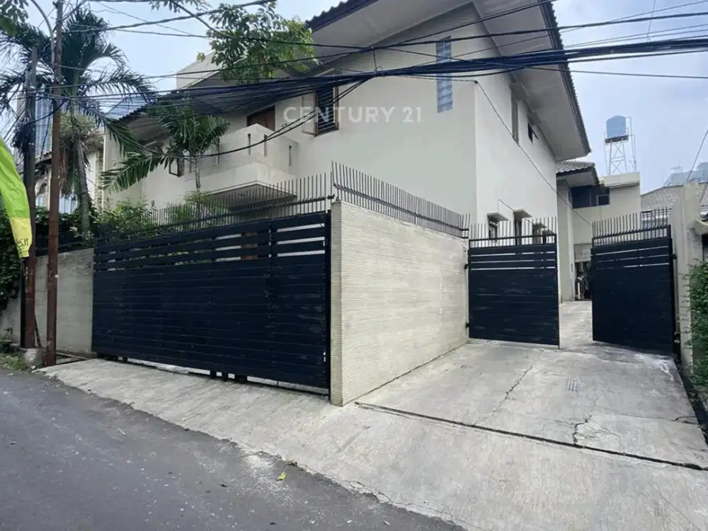 Dijual Rumah Dengan Halaman Luas Di Jaksel Gb17427