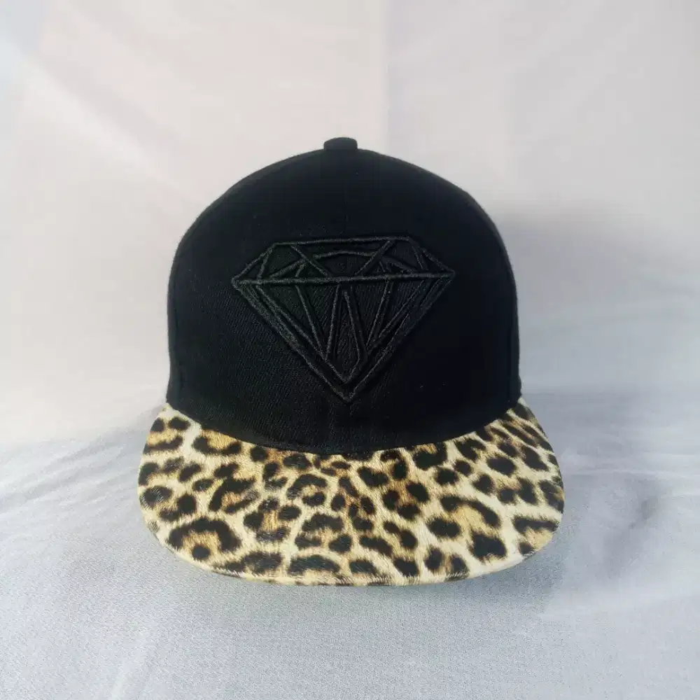 Topi Snapback Diamond Black Leopard Visor Full Print Ardene Brand