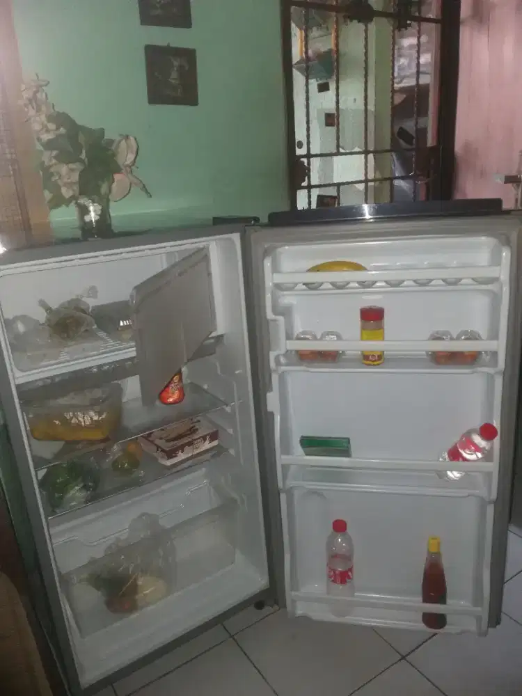 Kulkas 1 pntu br 2 th normal bagus mulis lengkap free lalamove