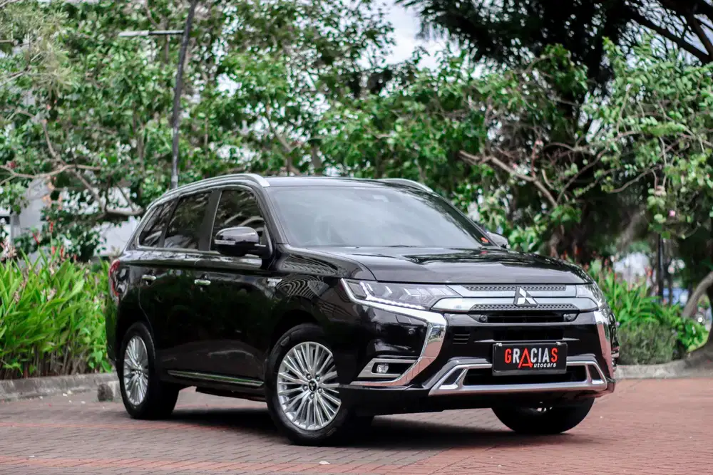 OUTLANDER PHEV CBU 2019 ISTIMEWA