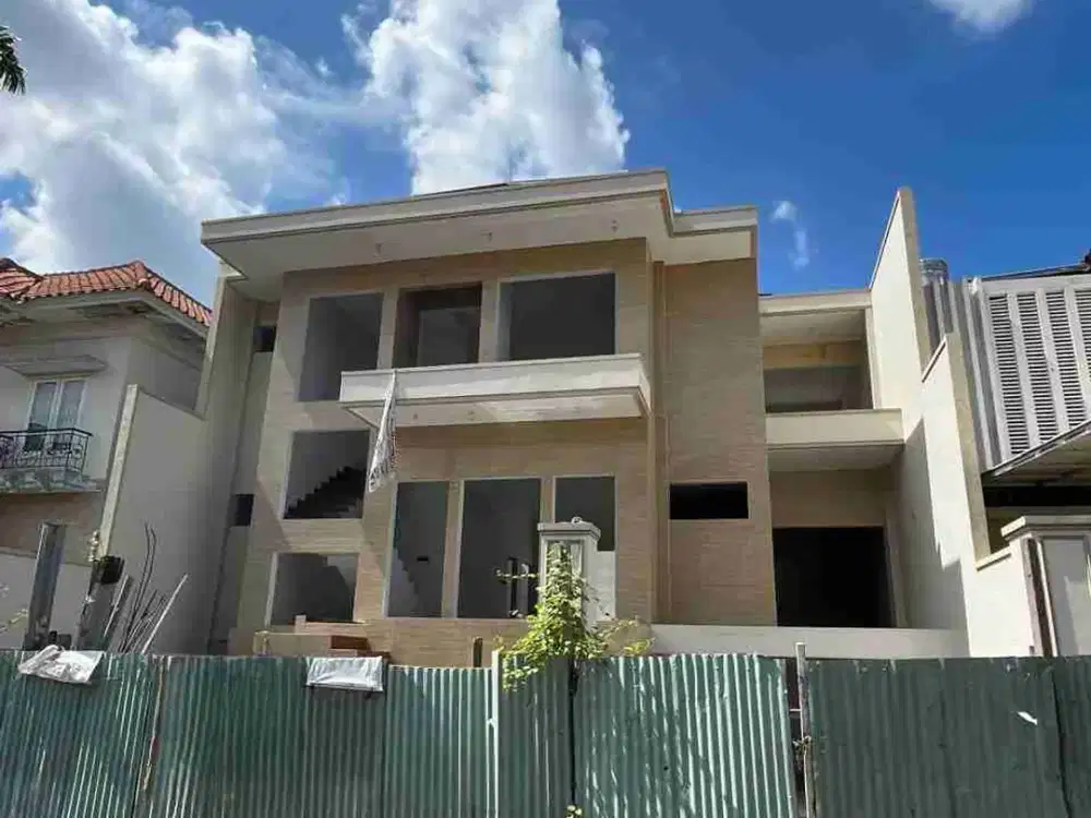 jual cepat (BU) rumah Citraland utama...bangunan 80%, tinggal finishing saja