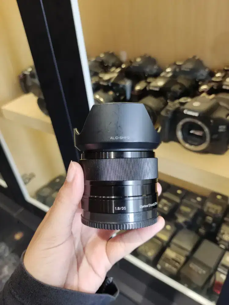 Lensa Fix Sony E 35mm F1.8 OSS