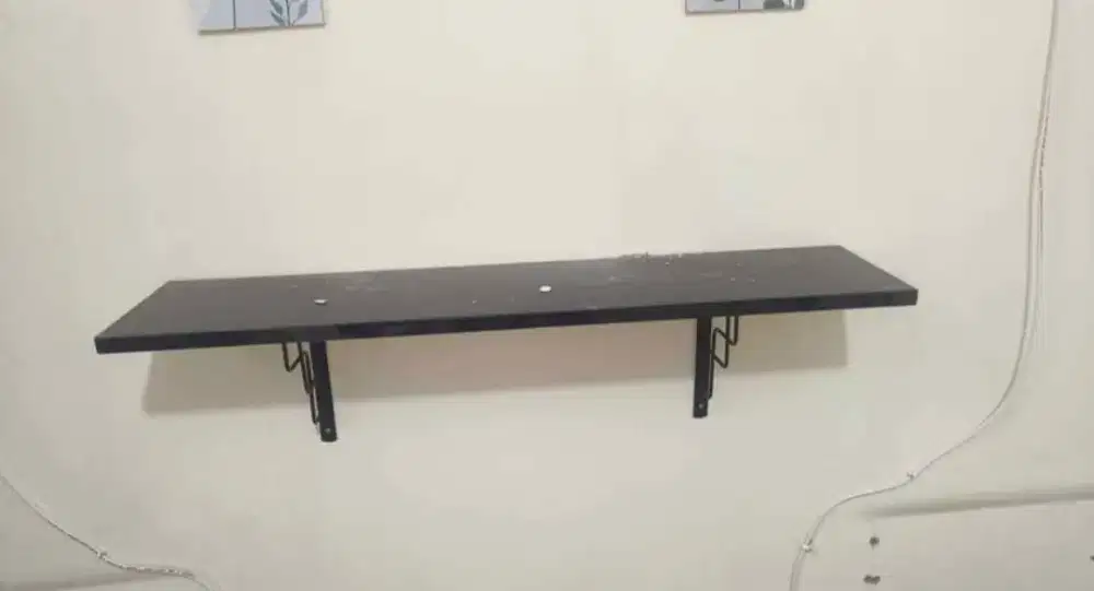 Informa Meja/rak dinding
Untuk hiasn di ruangn klinik kecantikn, salon