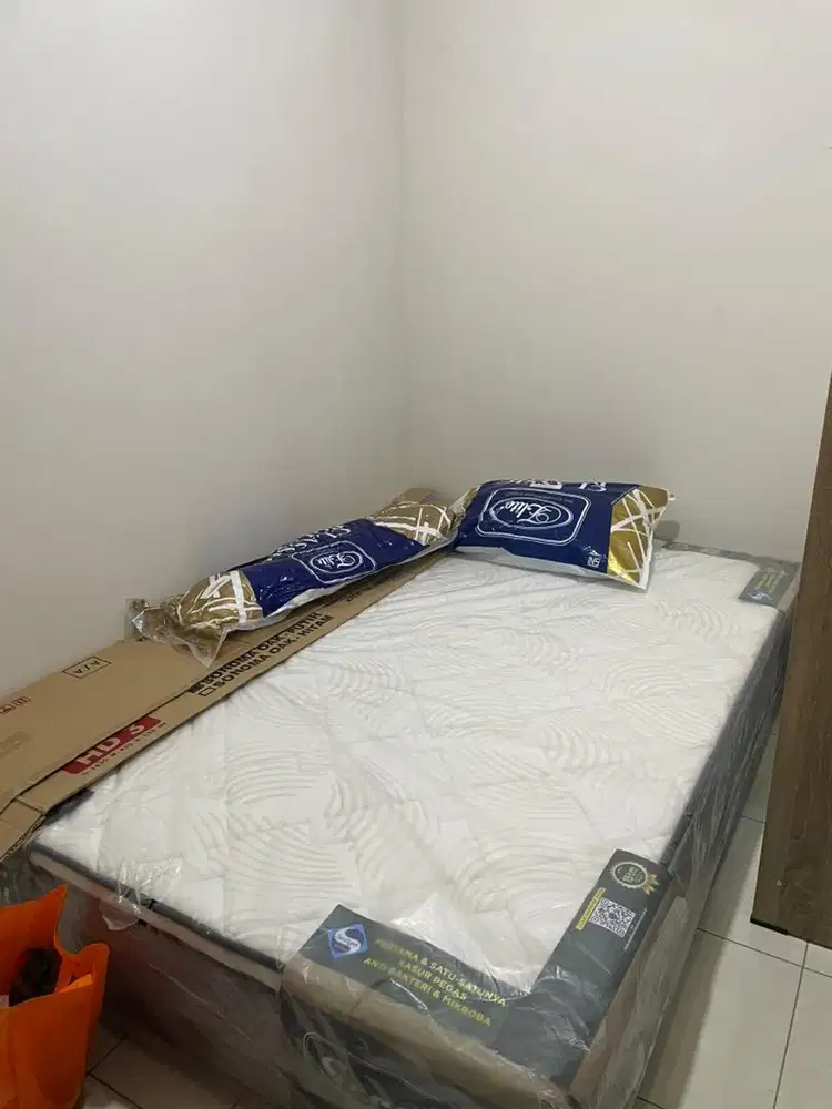 Springbed baruu belum di buka plastik belum dipake sama sekali