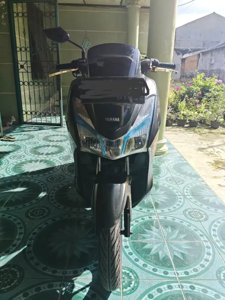 Jual Cepat!  Yamaha Lexi 125 Hitam 2019