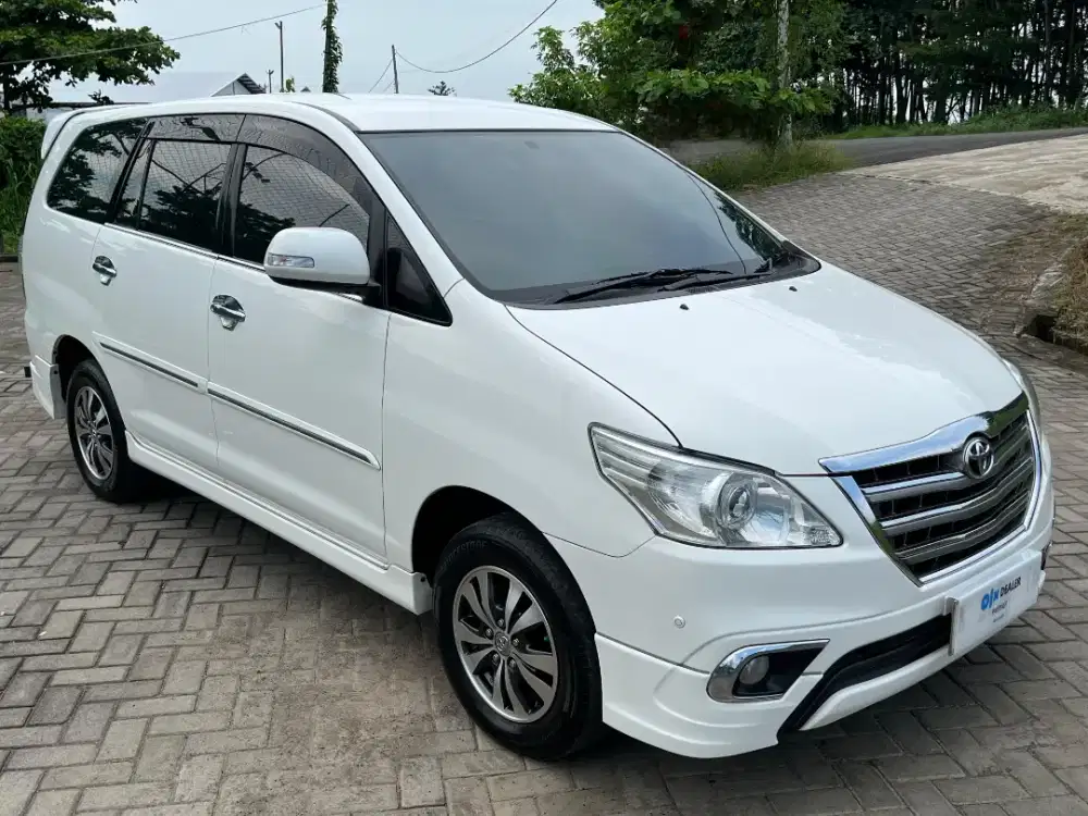 RARE! INNOVA V AT LUXURY 2015 Low KM
