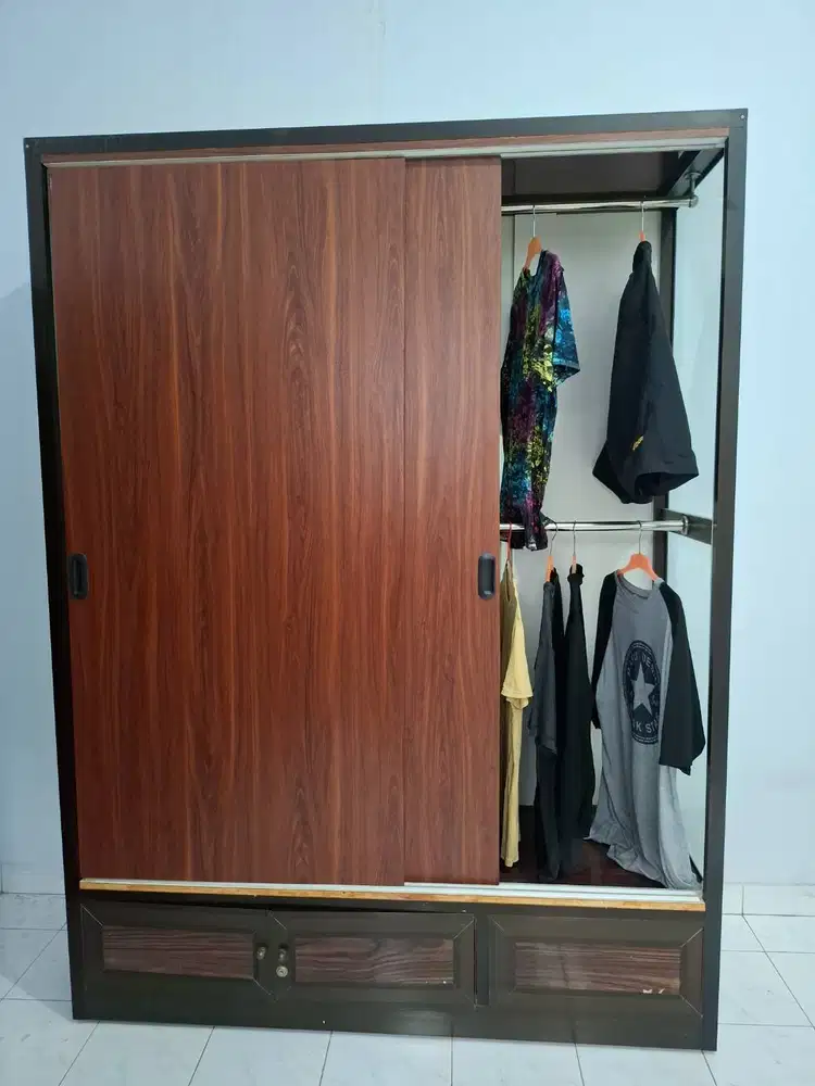 Dijual Lemari pakaian pintu geser (Slidding Wardrding Wardrop)
