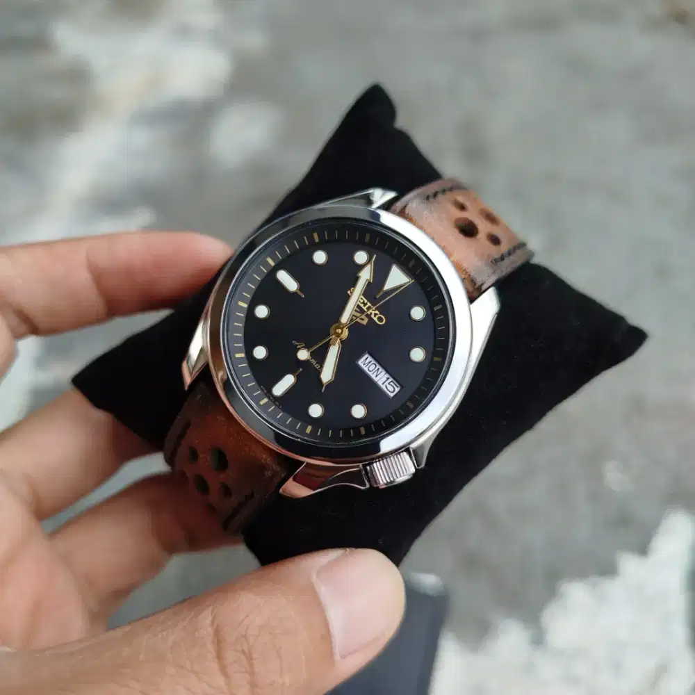Jam Tangan Seiko 5 Sports SRPE57K1