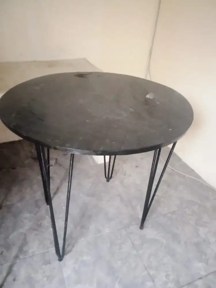 MEJA BULAT BESAR UNTUK TERAS ATAU CAFE