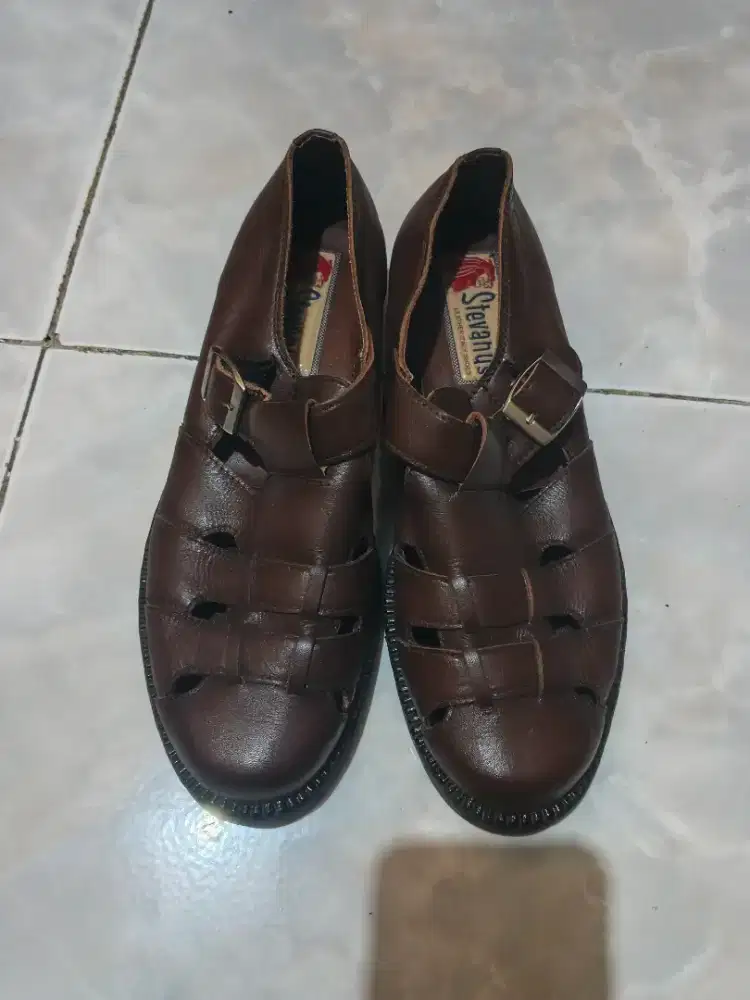 Sepatu kulit premium
