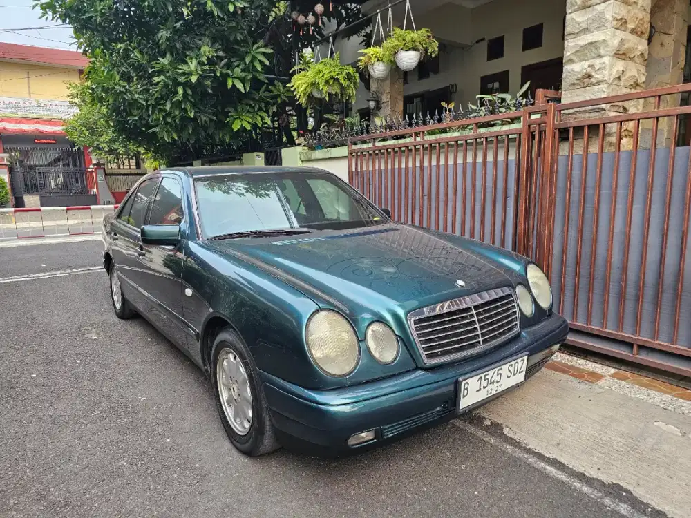 Dijual santai mercy w210