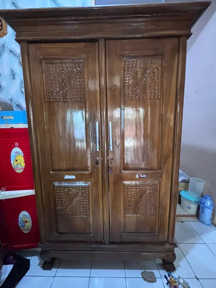 Lemari baju jati bekas