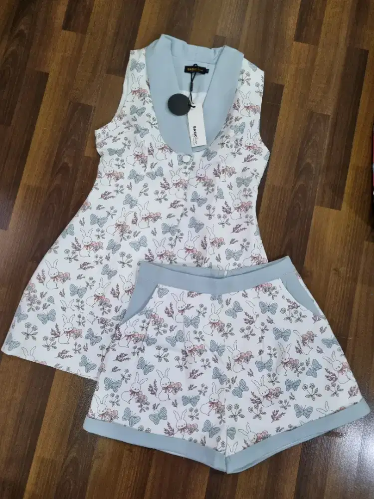 Setelan wanita bangkok