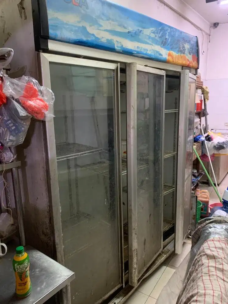 Kulkas GEA tiga pintu