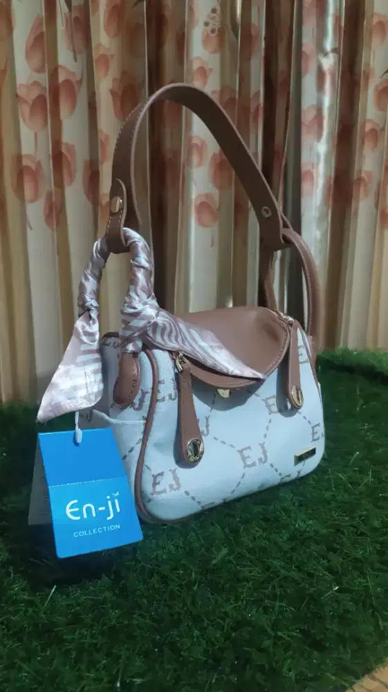 Tas perempuan enji