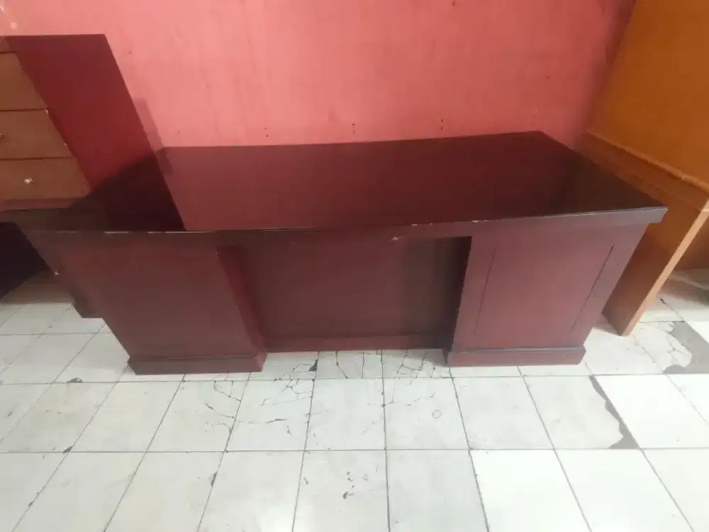 meja resepsionis L bisa juga meja direksi