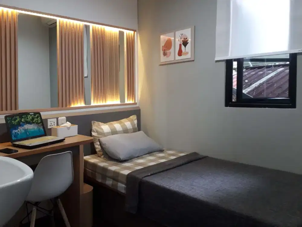 Kost Wanita Kamar mandi Dalam, Lengkap AC & Furniture, dekat Kantor GOLKAR & RS Harapan Kita