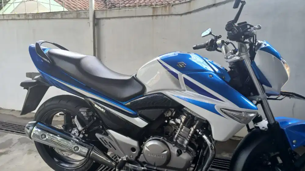 Suzuki inazuma 250 tahun 2015
