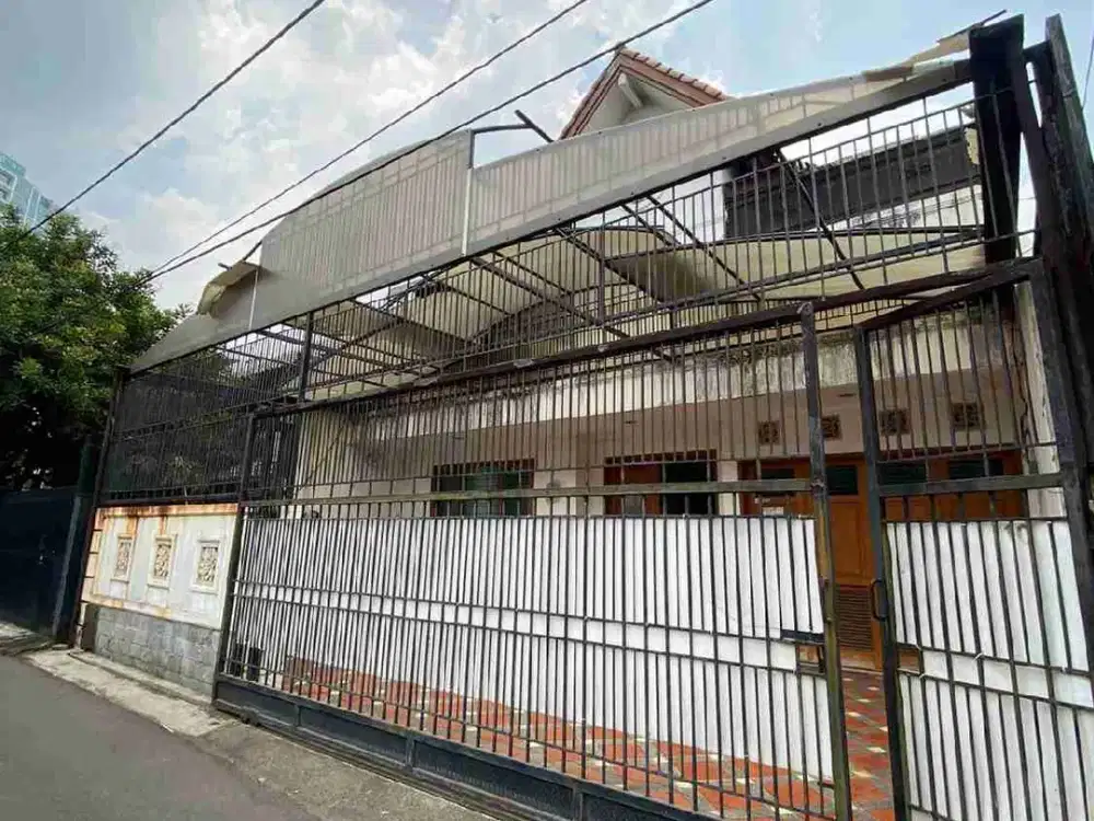 TERBAIK!!
DIJUAL RUMAH MASIH LAYAK HUNI PERLU RENOVASI JL. SUNGAI SAMBAS  MELAWAI BLOK M KEBAYORAN BARU JAKARTA SELATAN
SHM on hand
Luas tanah: 185m²
Luas Bangunan: 350m
Dimensi Tanah: P 18,5m x L 10m
Kamar Tidur: 4+1 (maid) 
Kamar Mandi: 3+1 (maid) 
Bang
