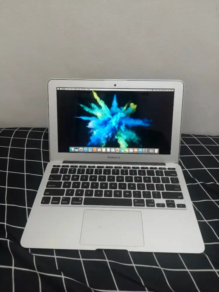 Macbook air 11 inch 2015 i5 4gb/128gb