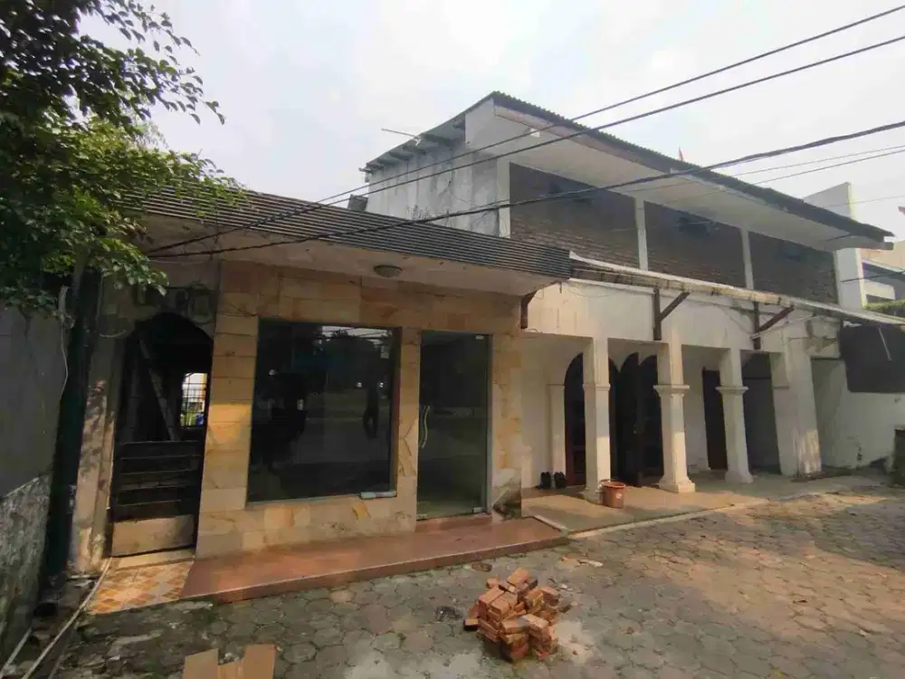 DIJUAL RUMAH HITUNG TANAH  ZONA KOMERSIL JL WIJAYA, DEKAT SENOPATI  KEBAYORAN BARU JAKARTA SELATAN
SHM 
Luas tanah: 488m²
Luas bangunan: 300m
Bangunan: 2 lantai
Ruangan: 4
Kamar mandi: 2
Harga jual: 35 Milyard nego