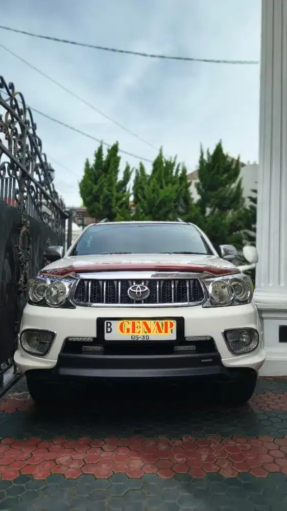 Toyota Fortuner 2011 Diesel TRD Matic Putih