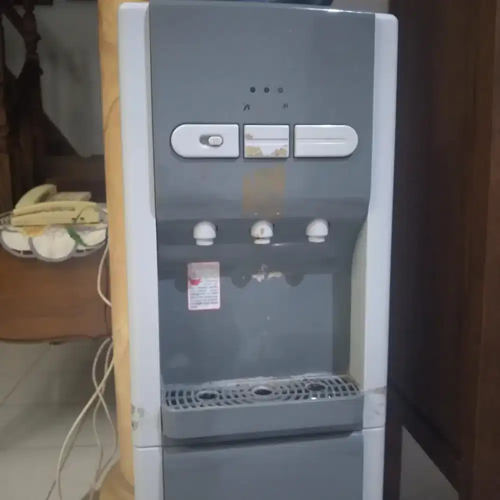 Dispenser air merk modena