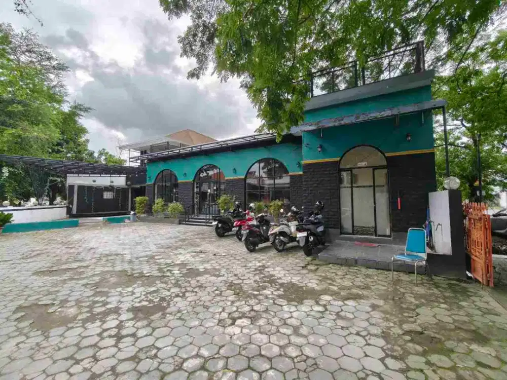 Rumah dan Ruang Usaha Resto di Kerten Laweyan SOLO KOTA