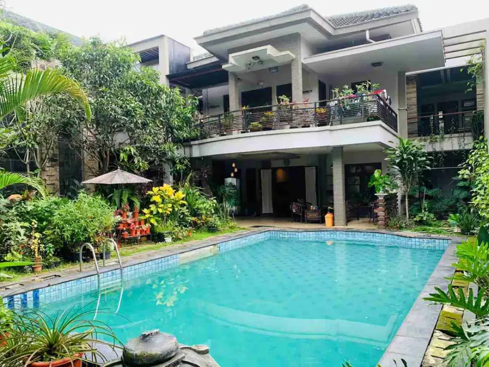 Dijual Cepat Rumah Modern Minimalis 2 Lantai Sudah Sertifikat, ada Kolam Renang dan Balkon View Green Area.