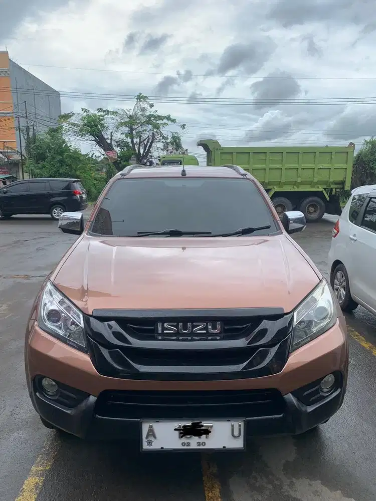 Isuzu MUX 4x2 Diesel AT 2015