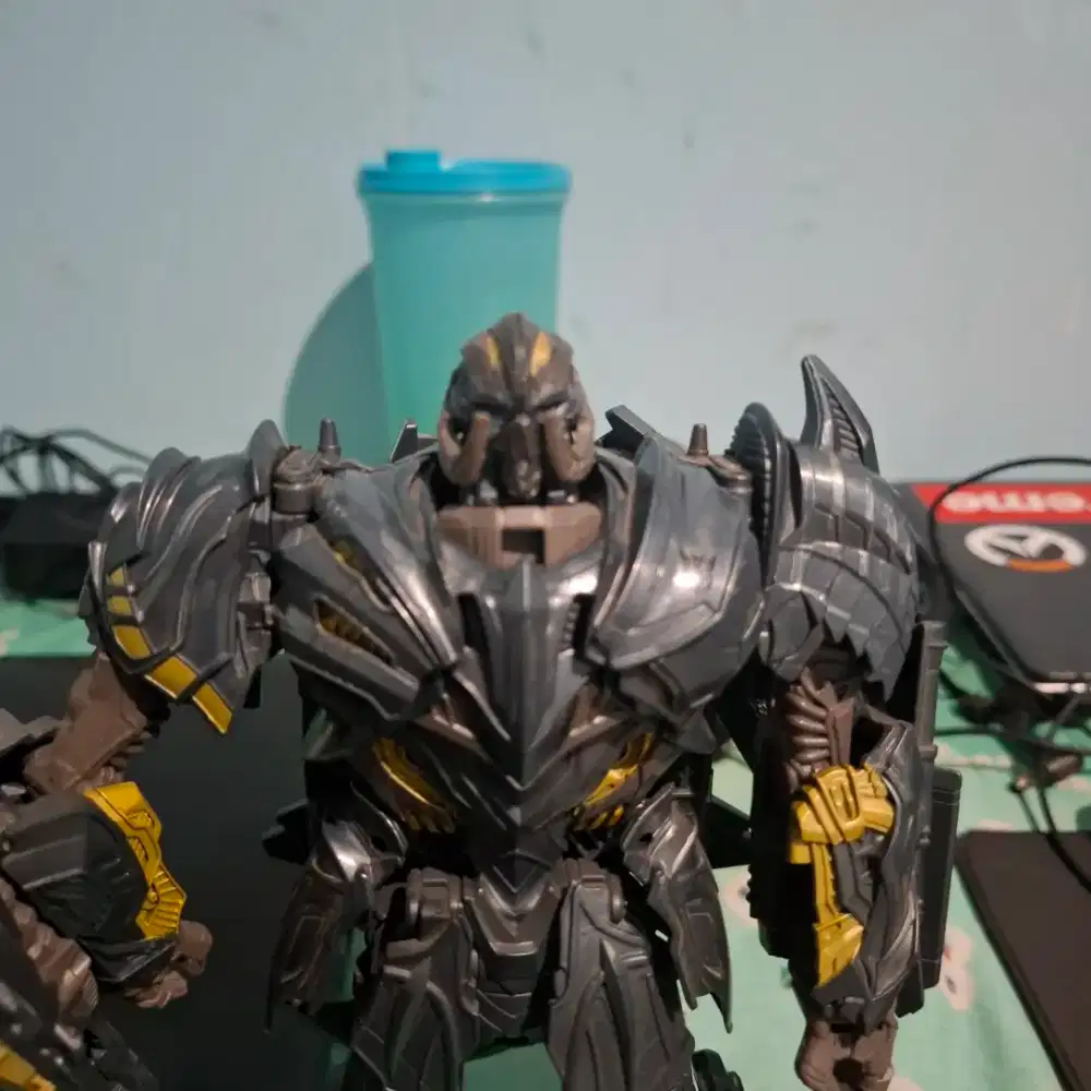 WTS Takara Tomy  Megatron The Last Knight Leader Class