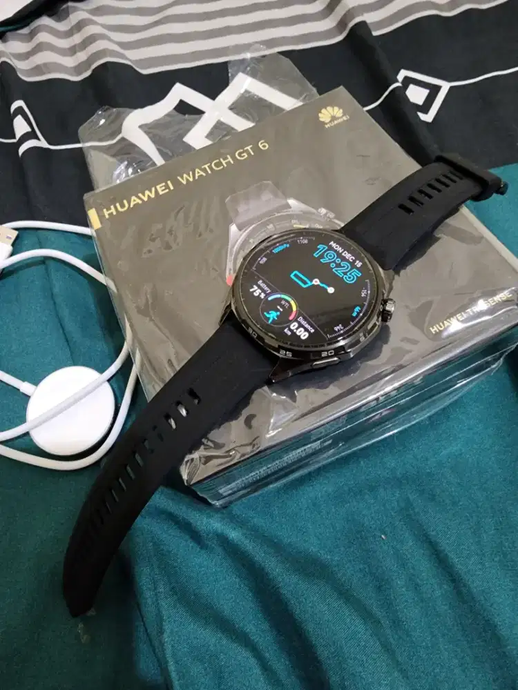 Huawei watch gt 6 black like new