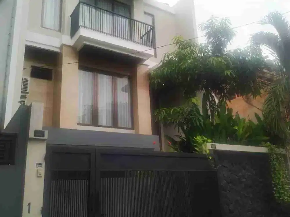DISEWA RUMAH BAGUS SIAP HUNI DI PONDOK INDAH JAKARTA SELATAN BELAKANG PIM 2
SHM 
Luas tanah : 160m²
Luas bangunan : 385m
Bangunan: 3 lantai
kamar tidur: 3+1maid 
Kamar mandi: 3+1maid
Garasi & Carport :2+1
Listrik: 7700watt
Air: sumur & PAM
Semi Furnish su