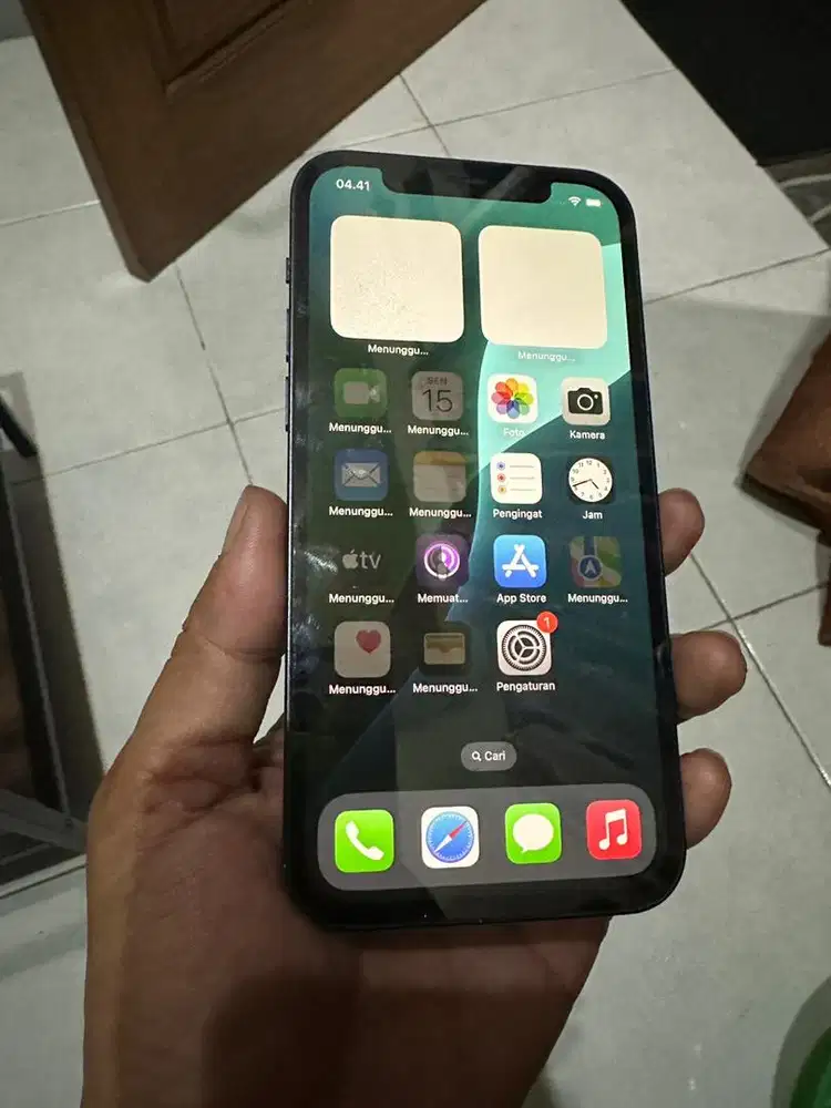 Iphone 12 black normal pakai faceid on truetone on icloud kosong