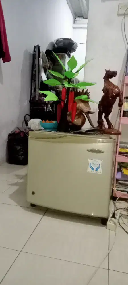 Kulkas Mini Thosiba Dingin Beku Normal