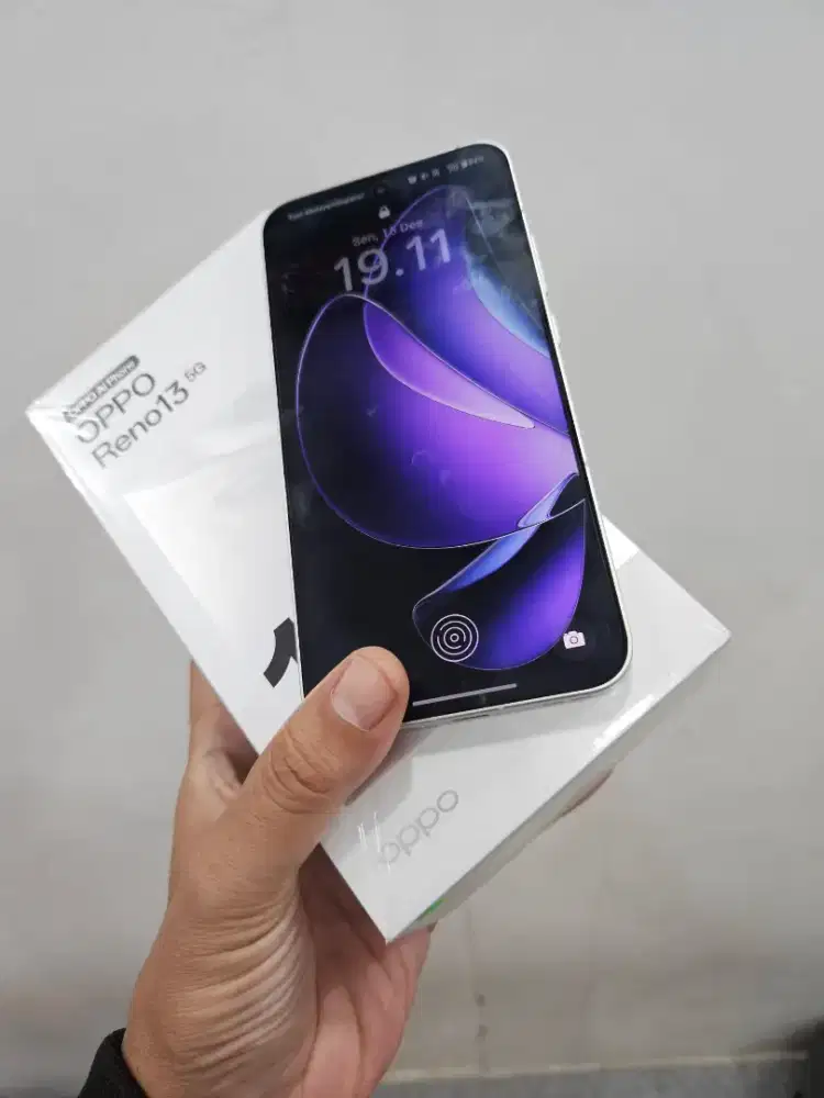 Oppo reno 13 5g 12/256 resmi Indonesia kondisi like New tanpa minus