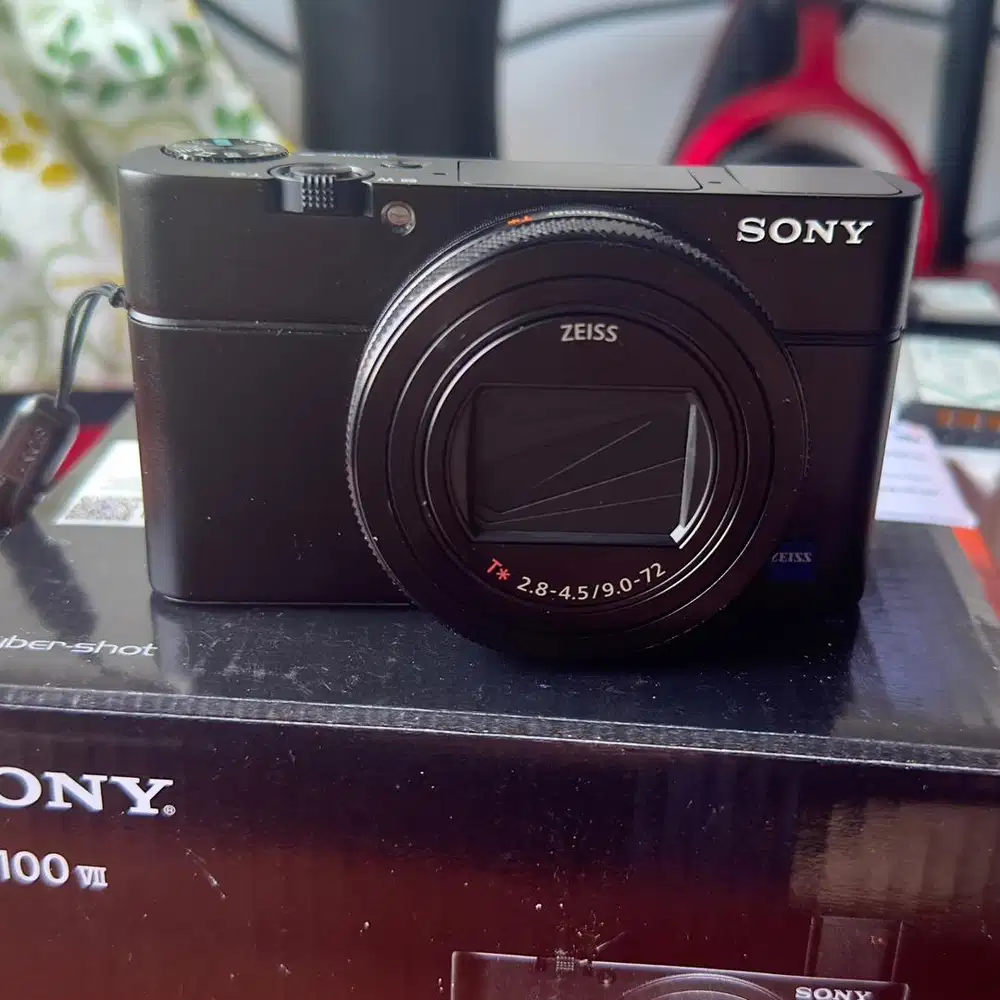 SONY RX100VII LIKE NEW WITH BONUS