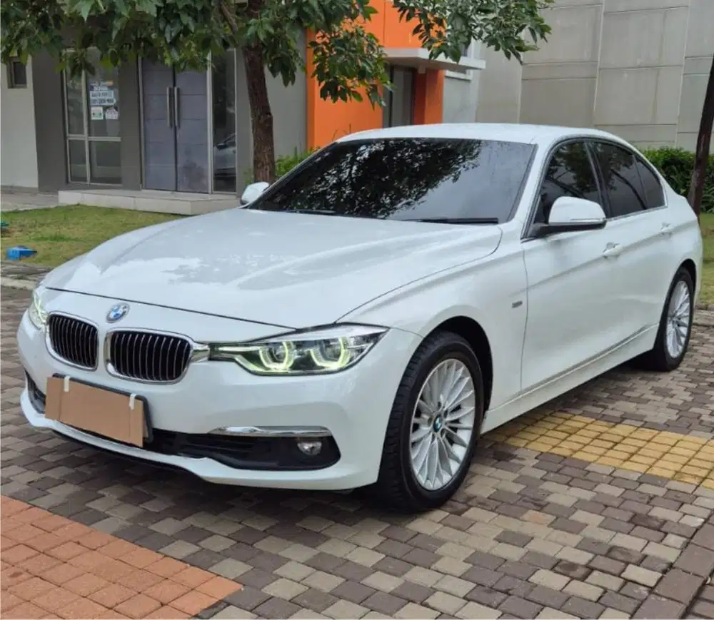 bmw 320i 2018 luxury f30 lci good condition