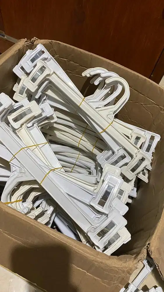 HANGER JEPIT CELANA DEWASA