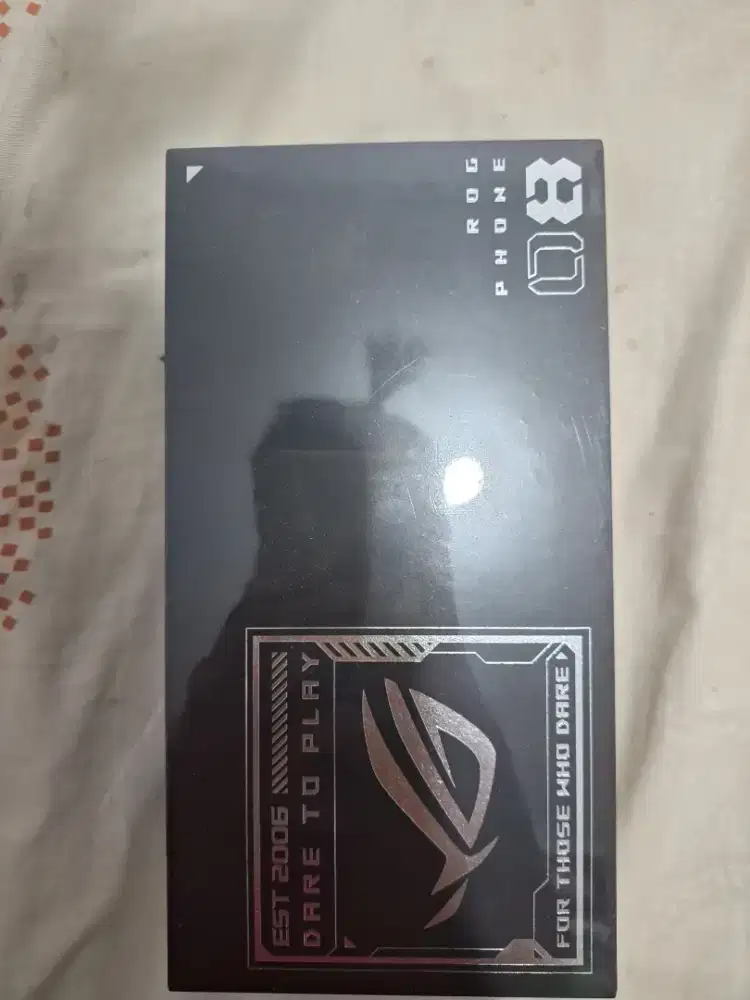 ROG 8 12/256GB BNIB