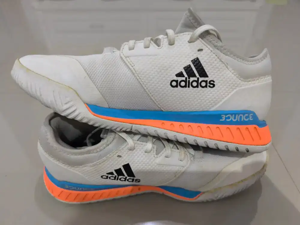 Sepatu Adidas badminton original