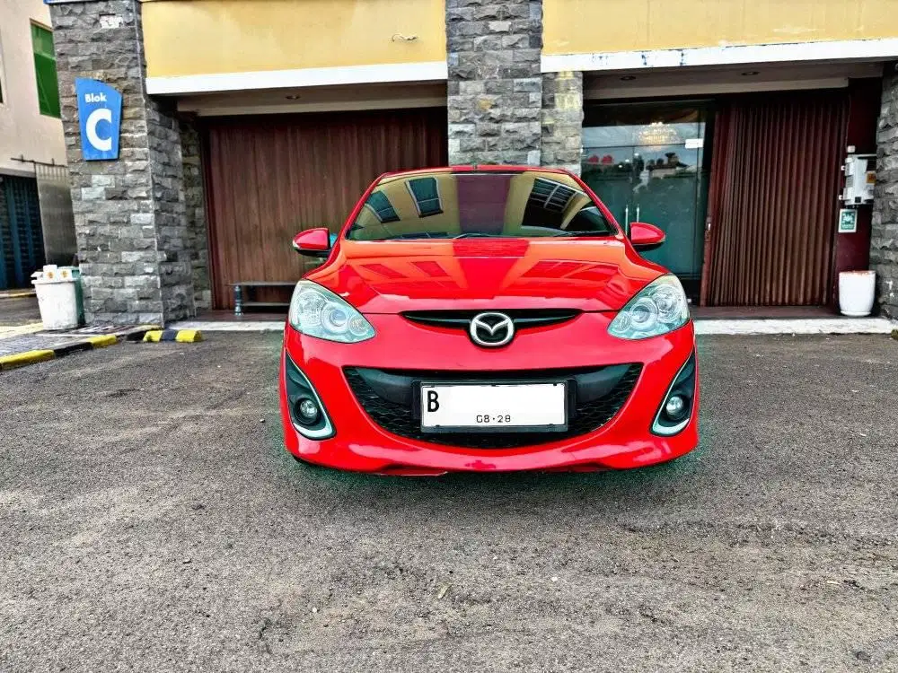 Mazda 2 RZ AT 2013