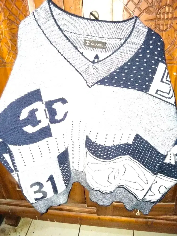 Preloved Sweter chanel
