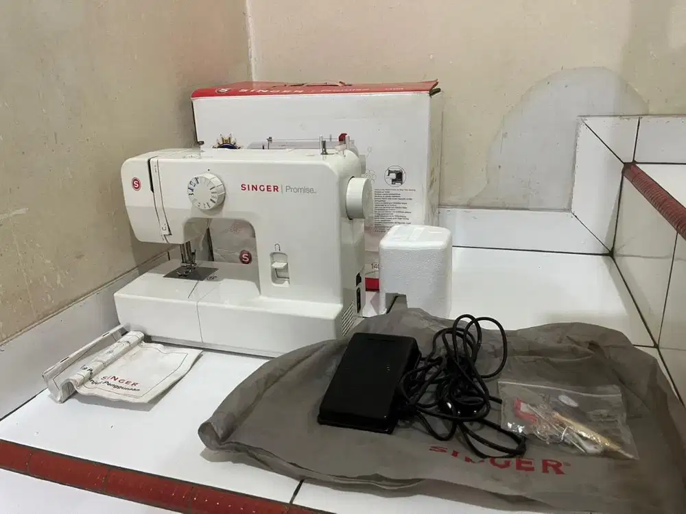 Mesin Jahit Portable merk SINGER 1408