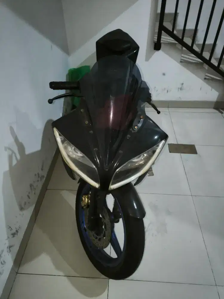 Dijual Yamaha R15 V2